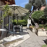 Villa Galejade In A Quiet Location With Garden - On The Heights Of Toulon