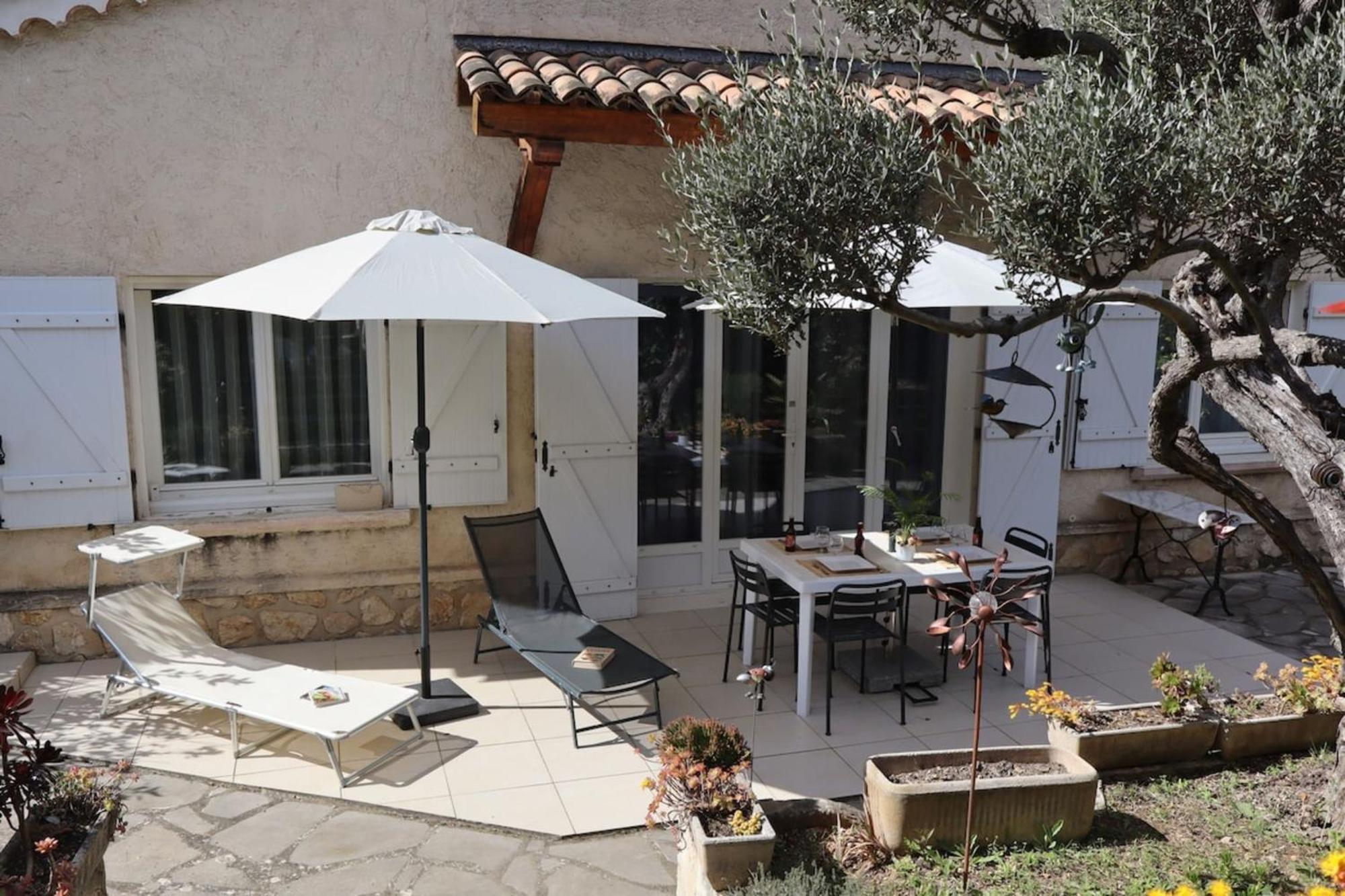 Galejade In A Quiet Location With Garden - On The Heights Of * Toulon
