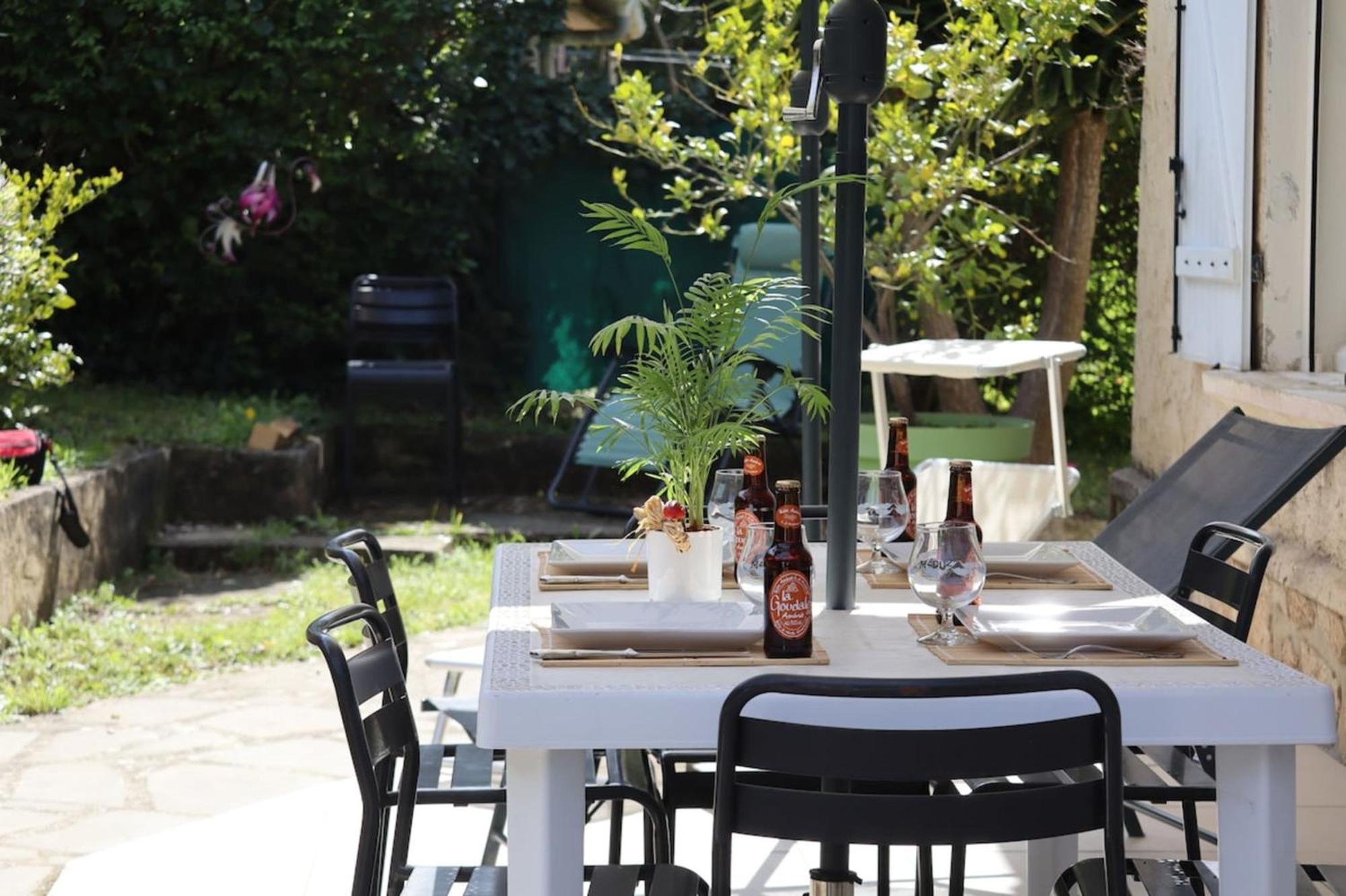 Galejade In A Quiet Location With Garden - On The Heights Of