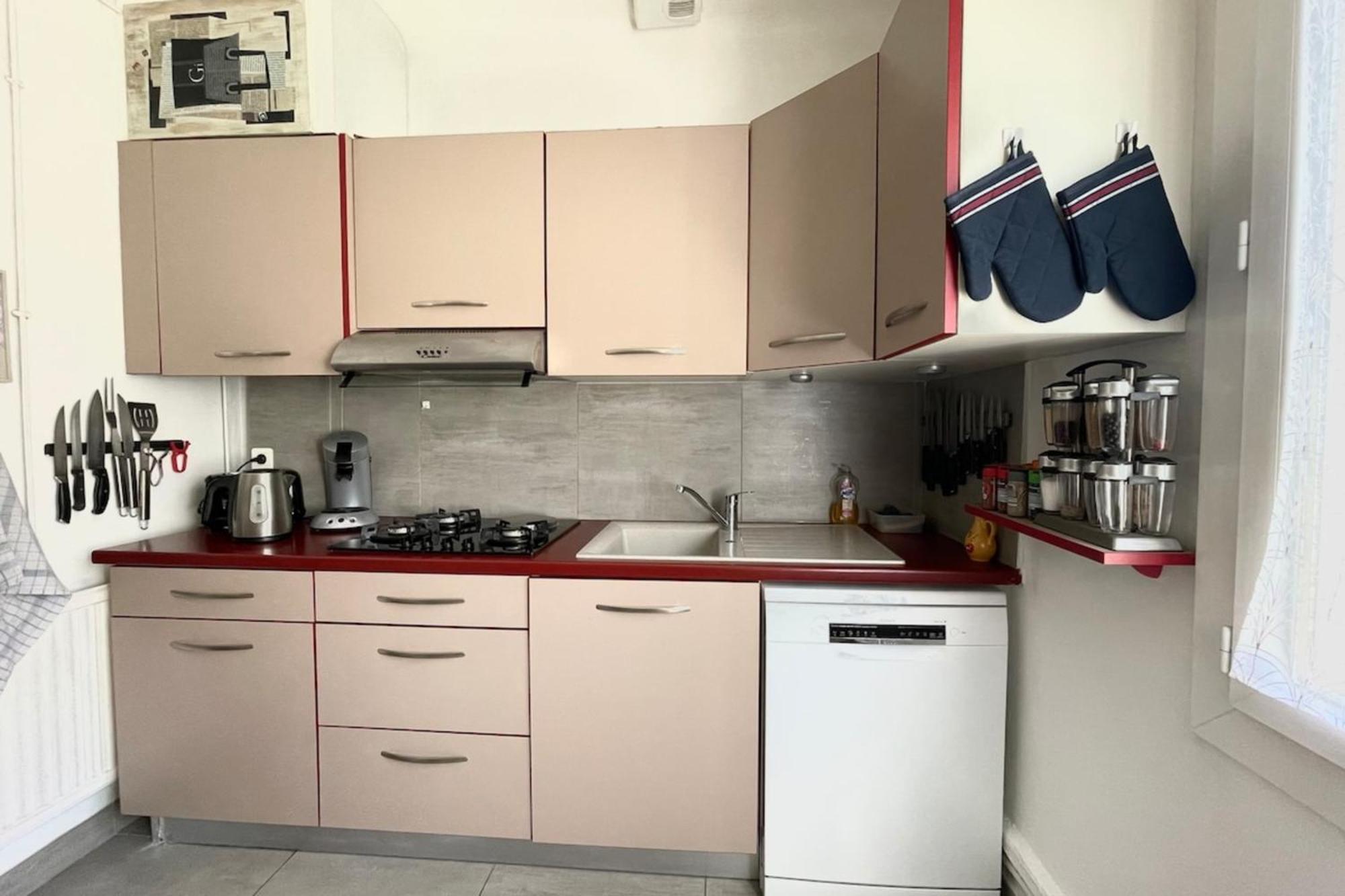 Galejade In A Quiet Location With Garden - On The Heights Of