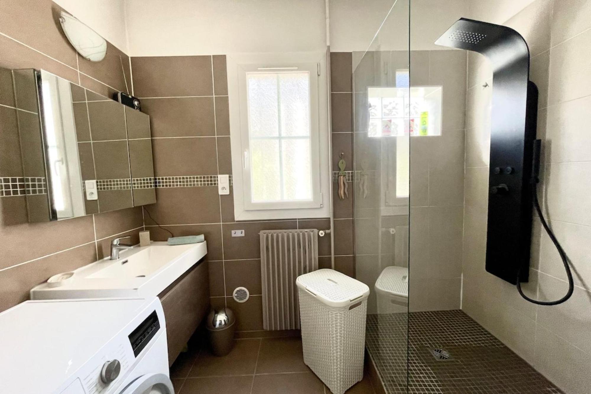 Galejade In A Quiet Location With Garden - On The Heights Of